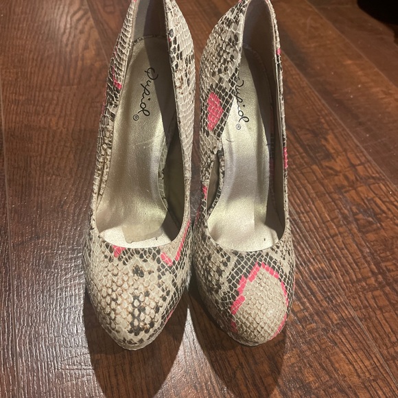 Qupid Beige/Fushia Snake Style  Suede Platform Stiletto High Heels Size 5.5 - Picture 9 of 15